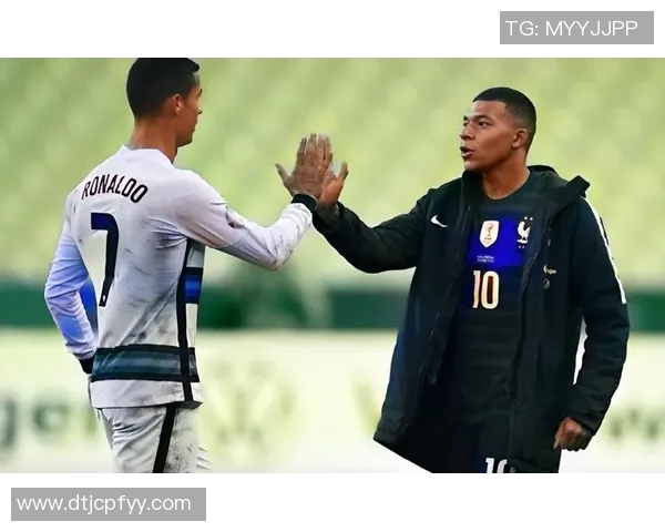 足球明星偶遇偶像瞬间感动视频记录了他们的激情与梦想